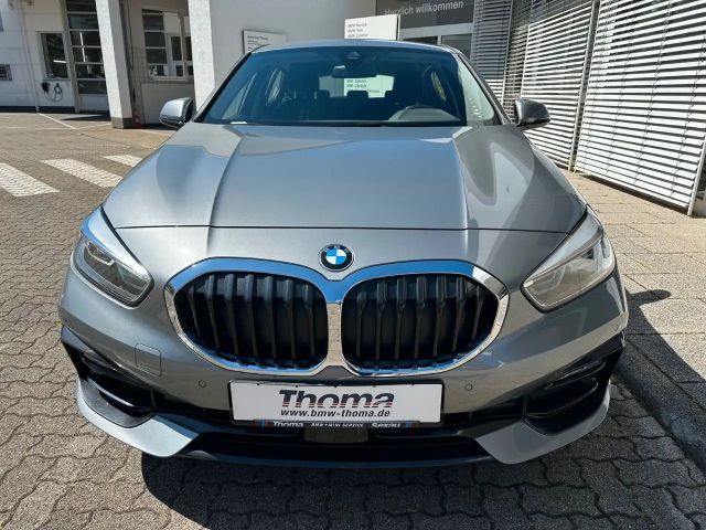BMW 118 118i Sedan Sport Line