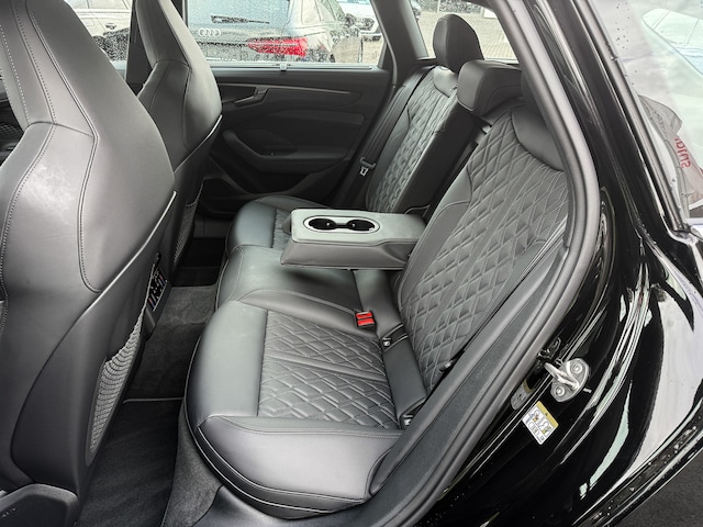 Audi A6 Avant Quattro S-Tronic