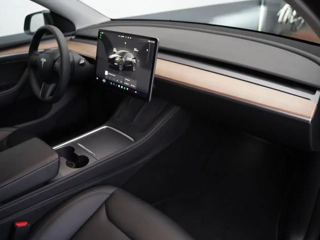 Tesla Model Y AWD Long Range