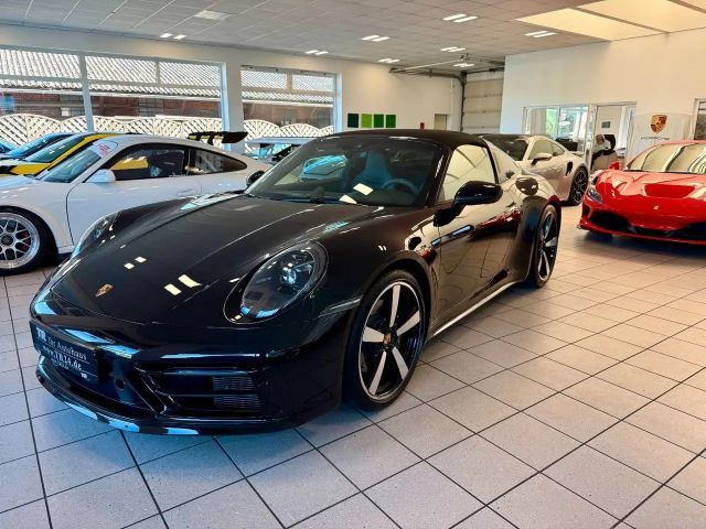 Porsche 992 4S Cabrio Targa