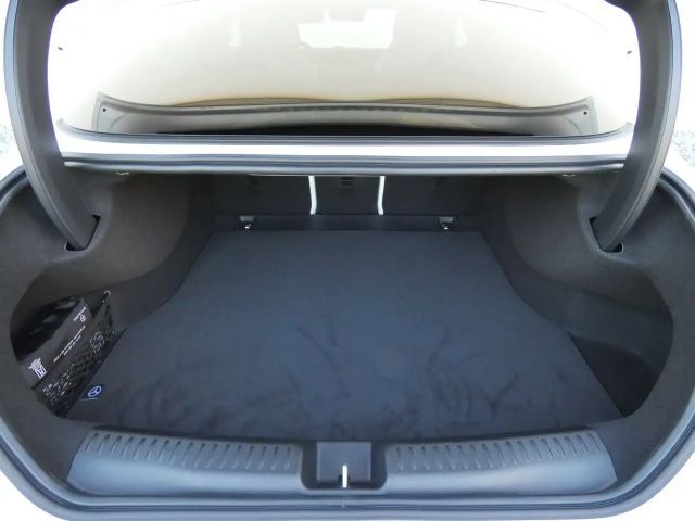 Mercedes-Benz CLA 250 AMG Line Sedan