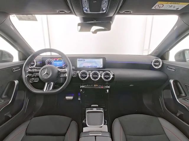 Mercedes-Benz A 180 AMG Line Premium