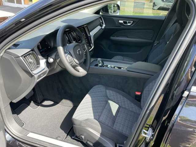 Volvo V60 Core Hybrid
