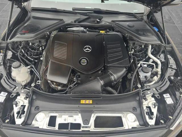 Mercedes-Benz E 200 AMG Line Sedan