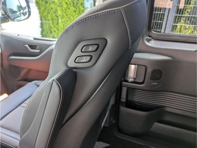 Hyundai Staria Signature