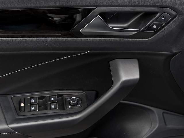 Volkswagen T-Roc 1.5 TSI DSG R-Line