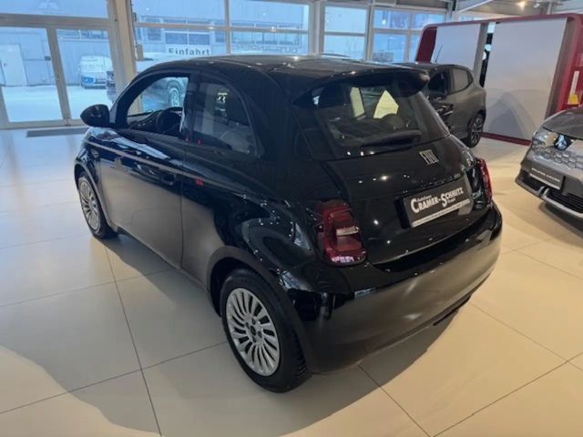 Fiat 500e Action