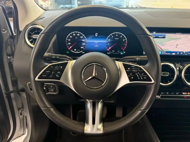 Mercedes-Benz B 180 Progressive Sedan