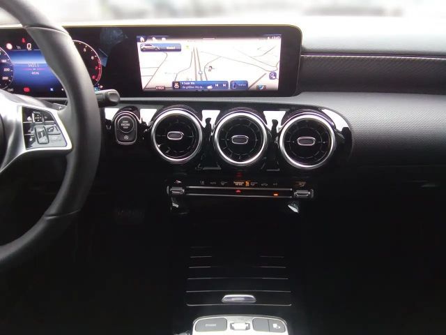 Mercedes-Benz A 180 Hatchback Progressive