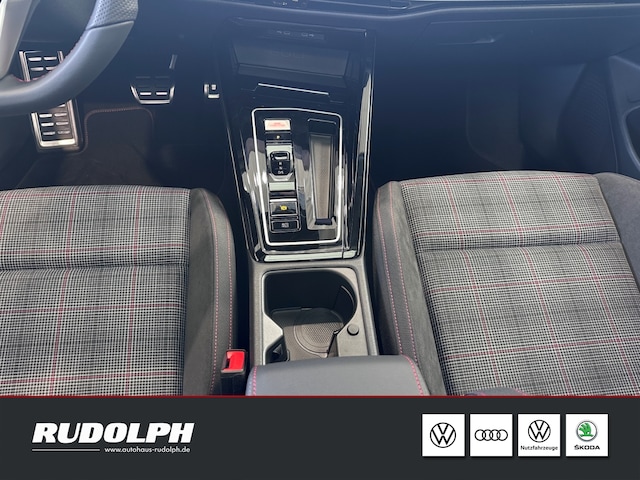 Volkswagen Golf 2.0 TSI DSG Golf VIII