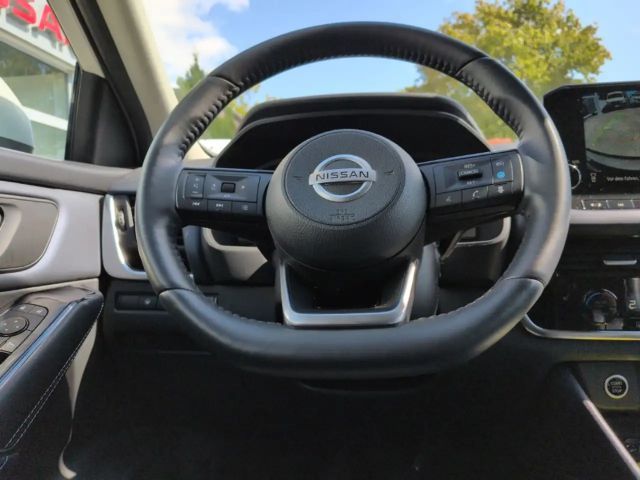 Nissan Qashqai Premiere Edition Panorama Klima ACC Navi Kamera LE