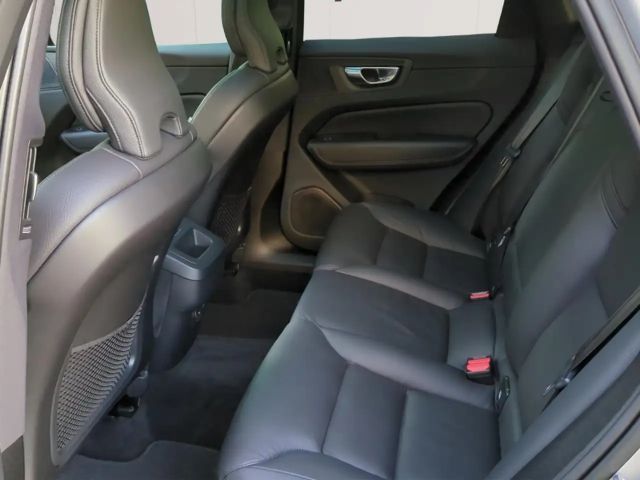 Volvo XC60 AWD Dark Plus