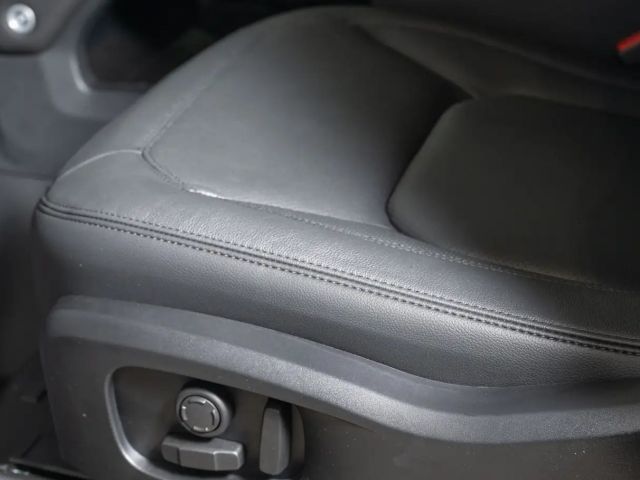 Land Rover Defender 3.0 90 D200 SE