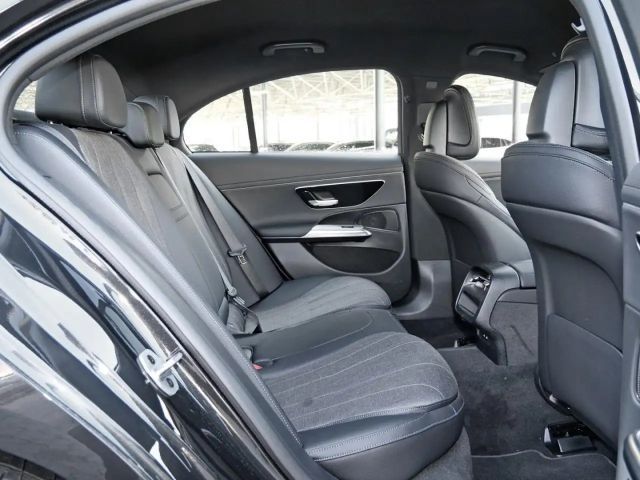 Mercedes-Benz E 220 AVANTGARDE E 220 d Sedan