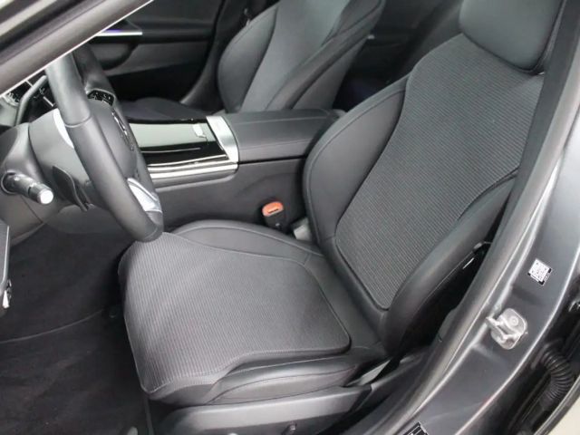 Mercedes-Benz C 180 AVANTGARDE Sedan