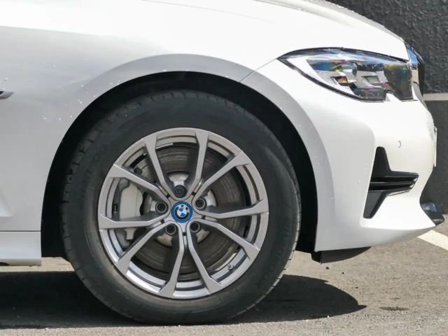 BMW 330 330e Touring xDrive