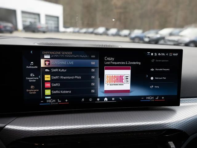 BMW 320 320i M-Sport Sedan