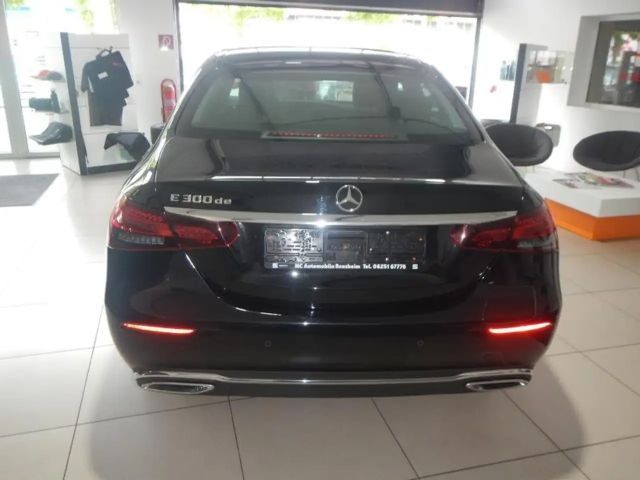 Mercedes-Benz E 300 E 300 d Sedan