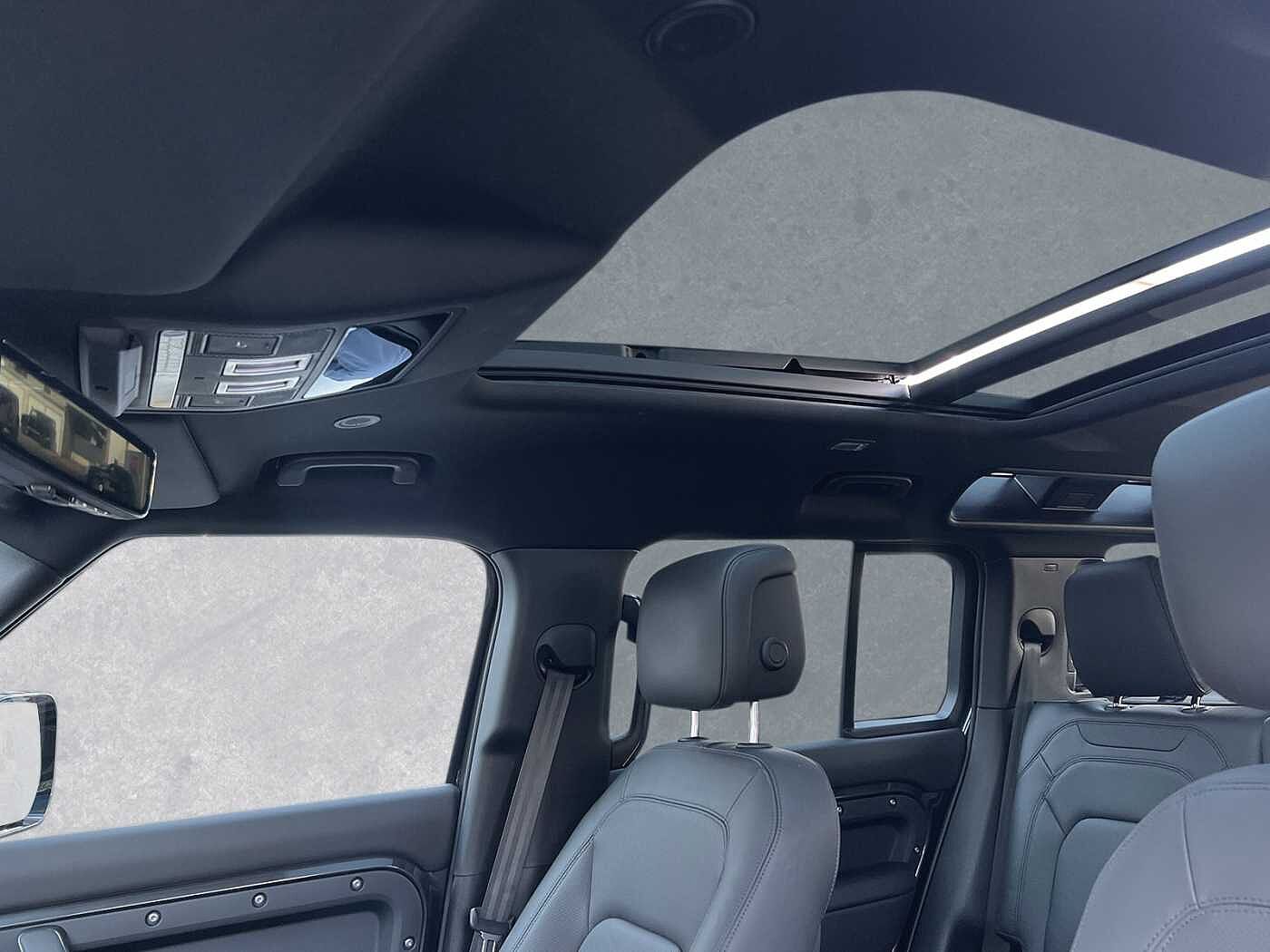 Land Rover Defender 110 Dynamic HSE