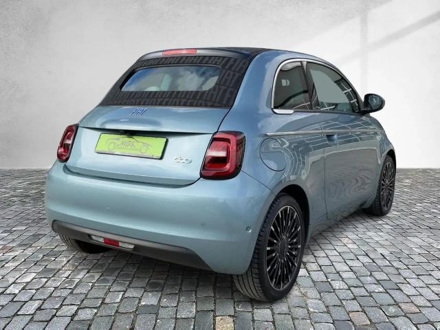 Fiat 500e La Prima