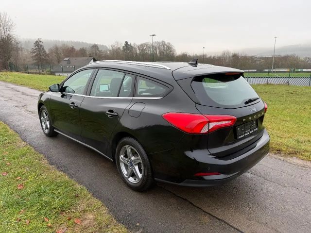 Ford Focus Cool & Connect Wagon