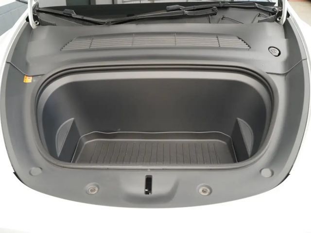 Tesla Model Y AWD Long Range