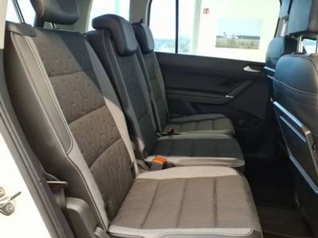 Volkswagen Touran 1.5 TSI DSG IQ.Drive