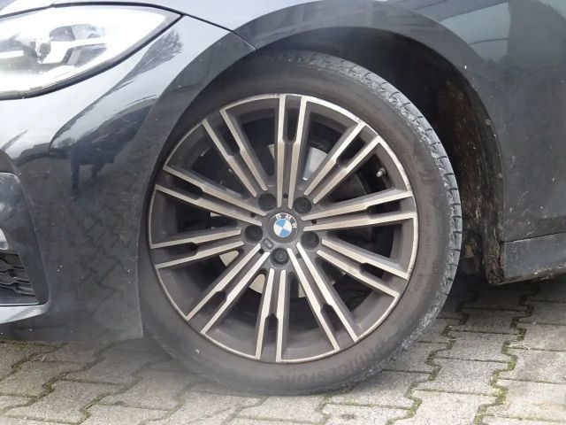 BMW 320 320i M-Sport Sedan