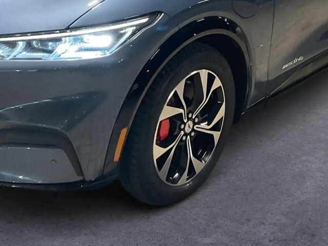 Ford Mustang Mach-E AWD Standard range