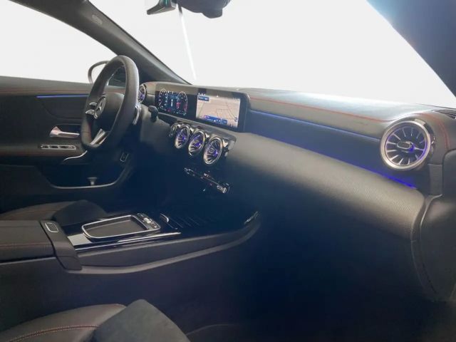 Mercedes-Benz CLA 180 CLA