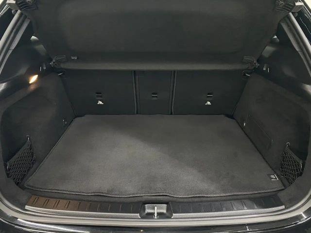 Mercedes-Benz GLA 180 LED+AHK+KAMERA+EASY-PACK+SITZHZG+NAVI