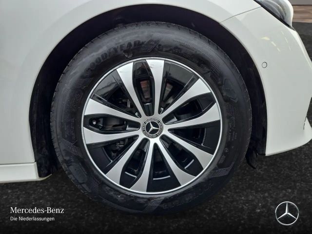 Mercedes-Benz E 220 AVANTGARDE E 220 d Sedan