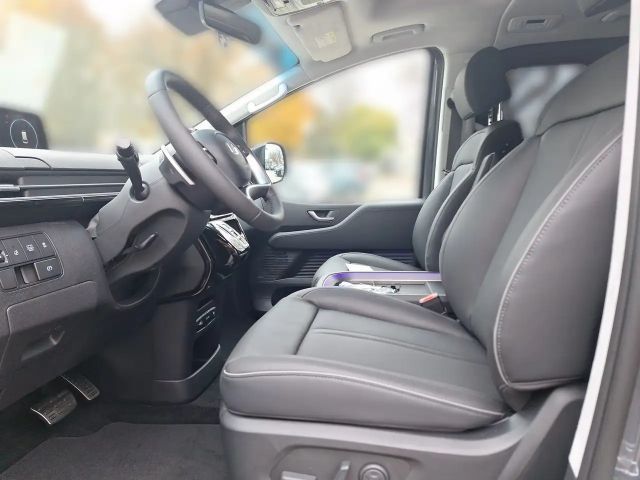 Hyundai Staria Signature