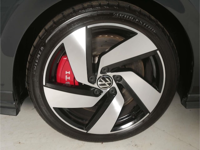 Volkswagen Golf 2.0 TSI DSG