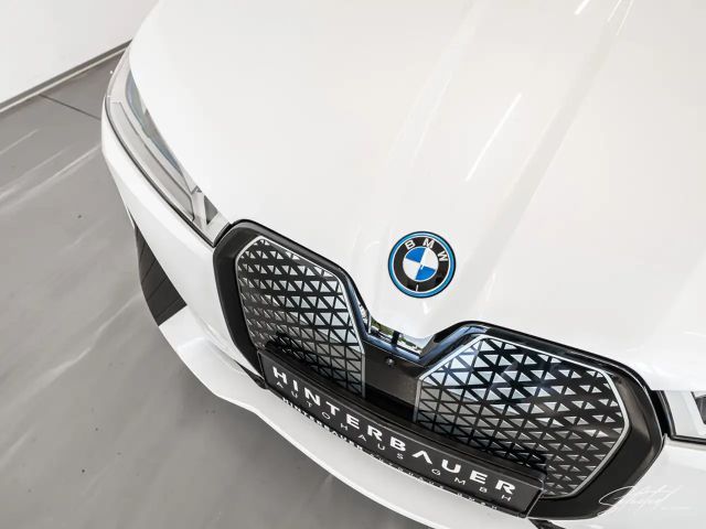 BMW iX xDrive
