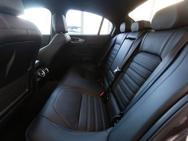 Alfa Romeo Giulia AT8 Q4 Veloce