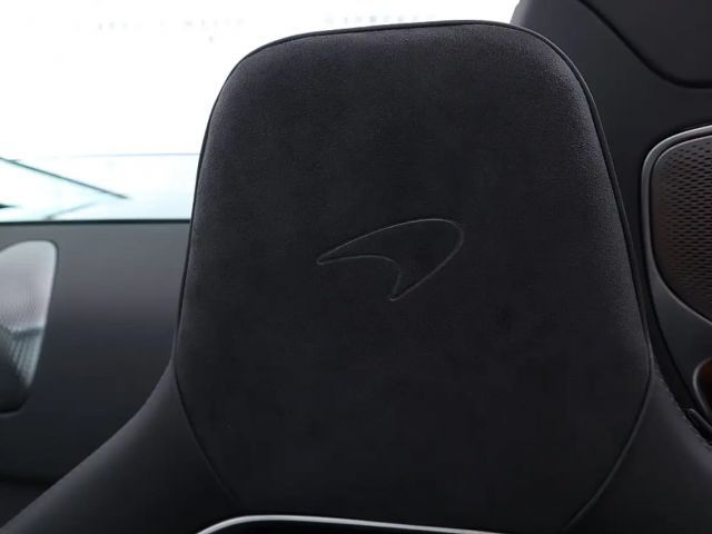 McLaren Artura Spider