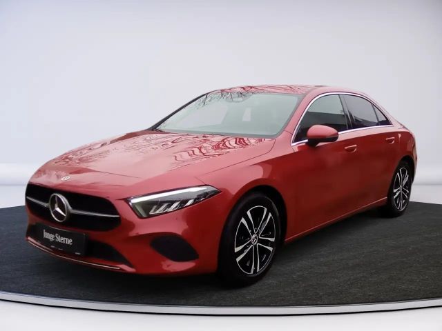 Mercedes-Benz A 180 A 180 d Progressive