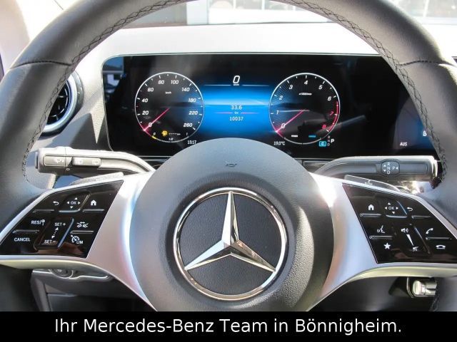 Mercedes-Benz GLA 180 AHV / Winter-Paket / RFK