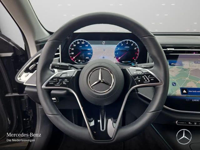 Mercedes-Benz E 200 AVANTGARDE Sedan