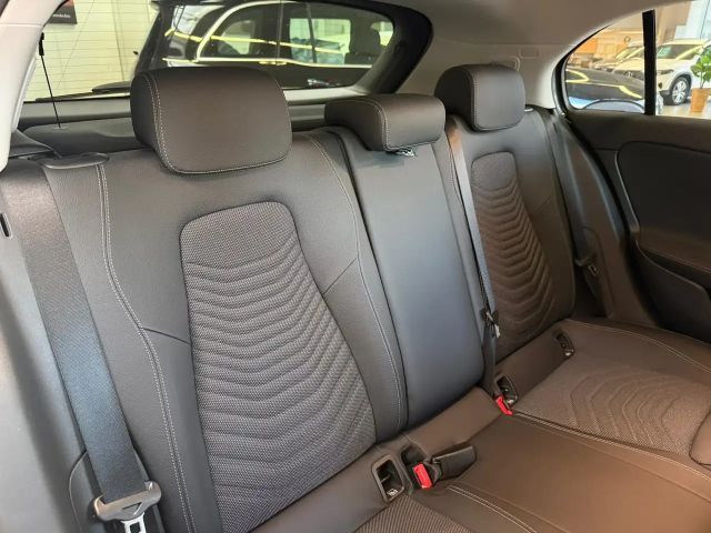 Mercedes-Benz A 250 A 250 e