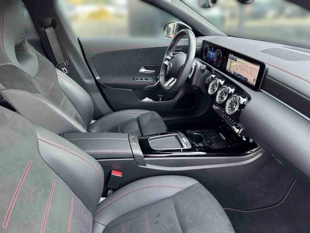 Mercedes-Benz CLA 200 AMG Line Coupé Premium