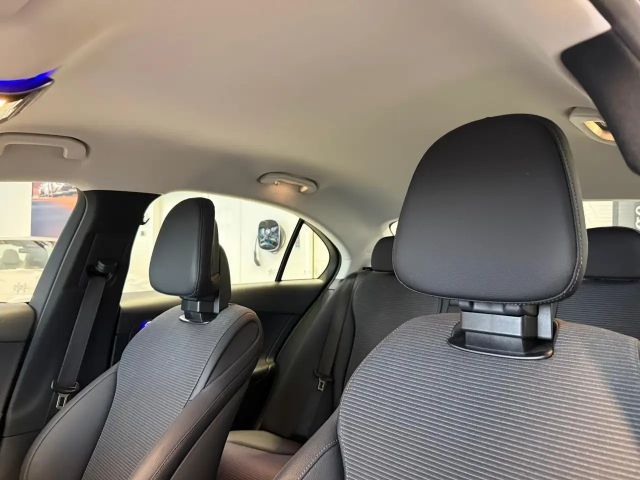 Mercedes-Benz C 180 AVANTGARDE Sedan