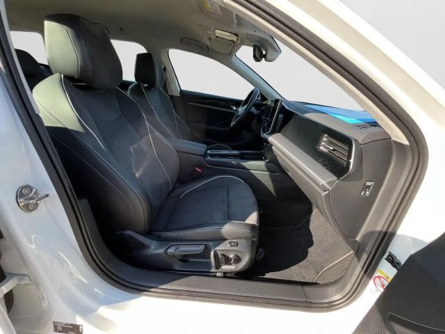 Volkswagen Passat 1.5 eTSI Business Variant