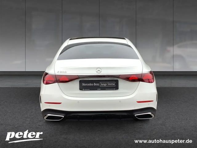 Mercedes-Benz E 200 AMG Line Sedan