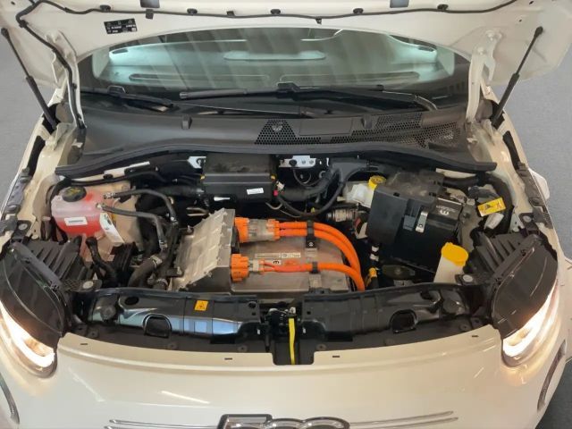 Fiat 500e + Radio- & Winterpaket