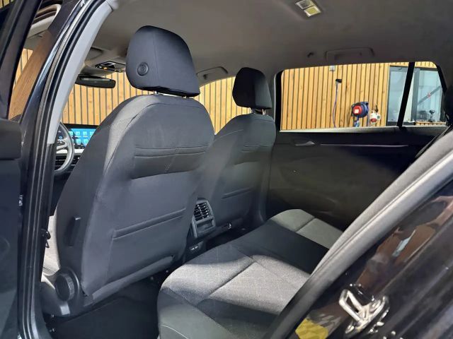 Volkswagen Golf DSG Life Variant