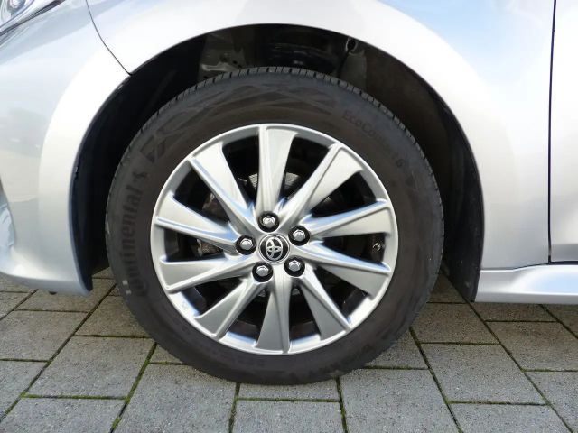 Toyota Yaris Hatchback Team D