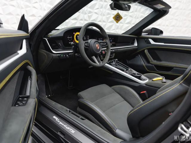 Porsche 992 4 Cabrio GTS Targa Turbo