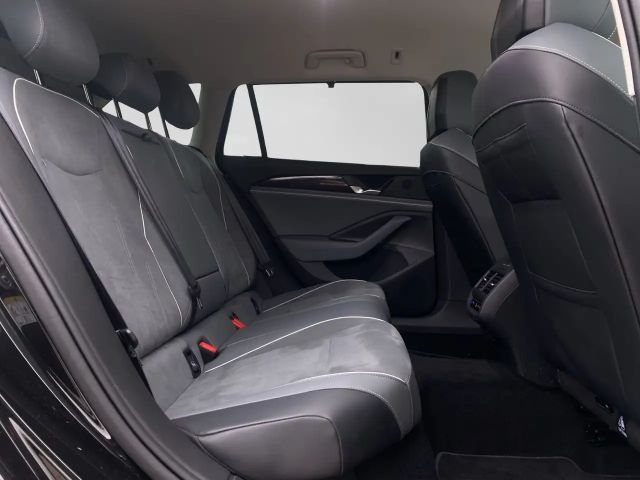 Volkswagen Passat 1.5 eTSI Business Variant